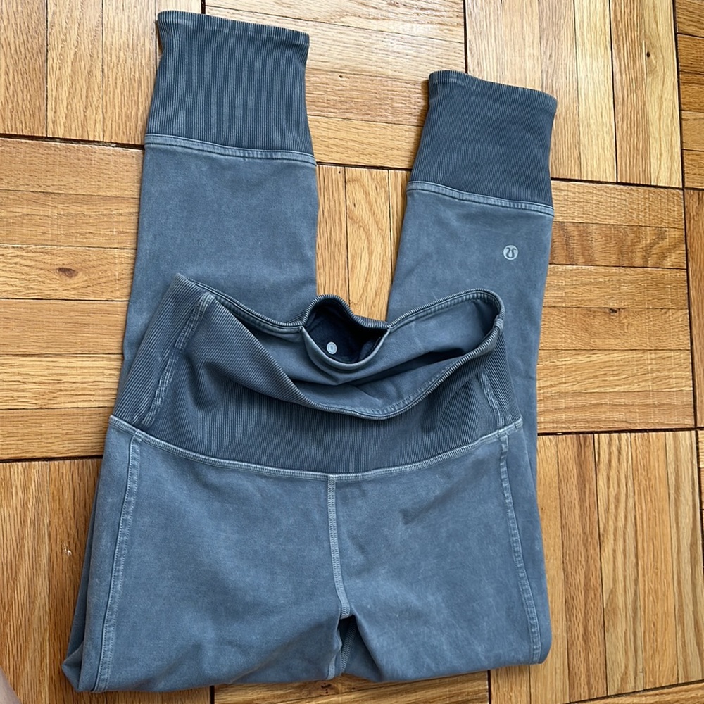 Lulu lemon leggings - Picture 3 of 4